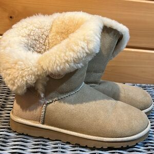 Uggs Bailey Button